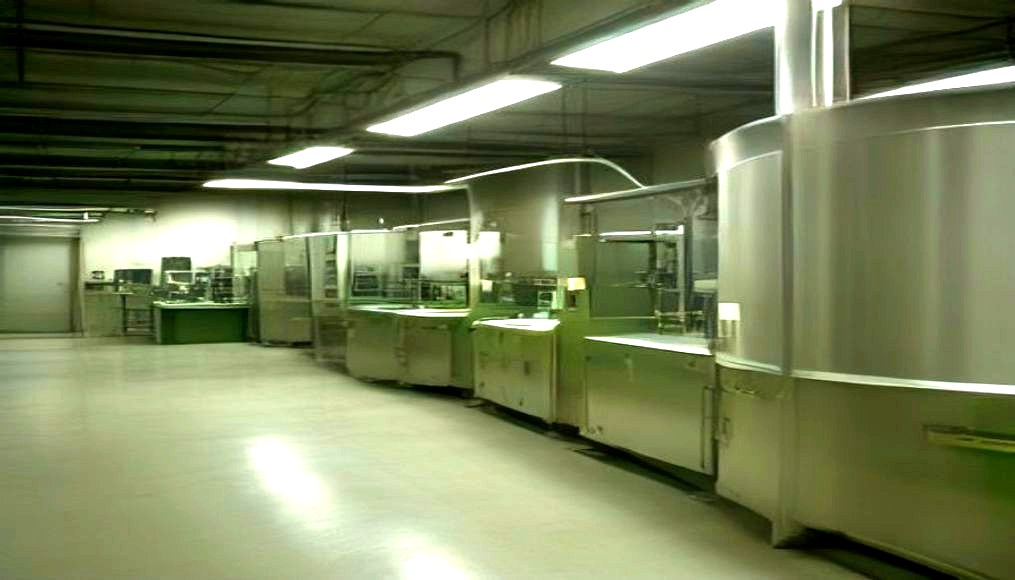 Stainless steel powder filling line in a bright GMP manufacturing facility
